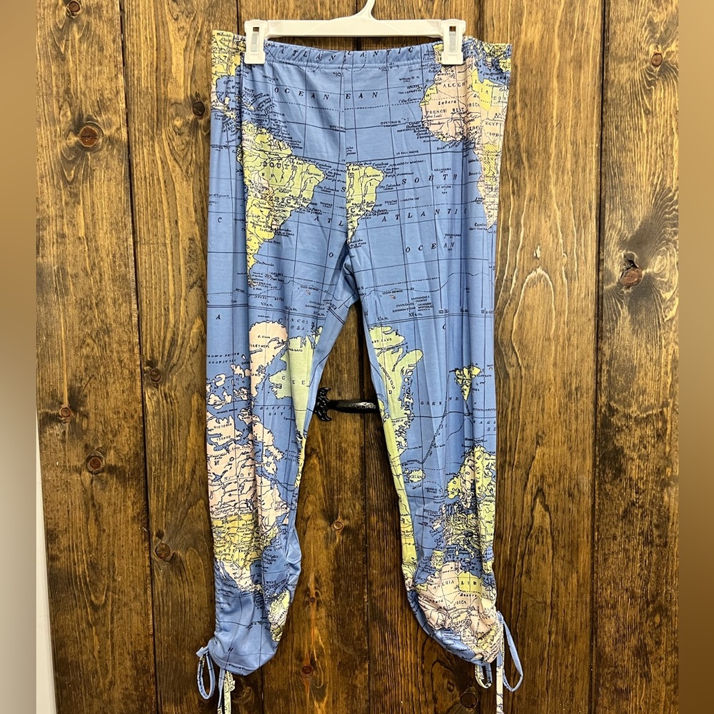 NORACORA Women's size XXL
Cotton blend knitted 'World Map Print' pants NWT